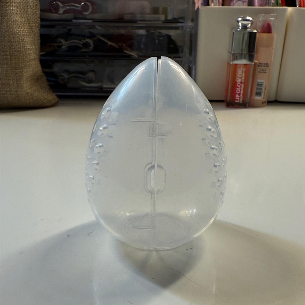 Clear Plastic Beauty Blender Case - Picture 4 of 4